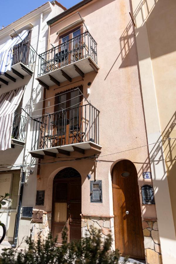 Aurora House Loft Apartment เชฟาลู ภายนอก รูปภาพ